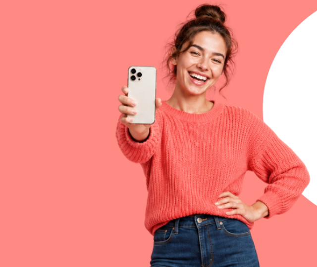 Uśmiechnięta kobieta pokazuje telefon, obok nagrody w quizie o gazie ziemnym: iPhone 18 Pro, iPad Air 11 i Apple Watch Ultra 4