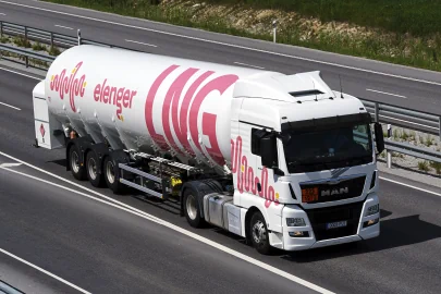 Autocysterna LNG Elenger