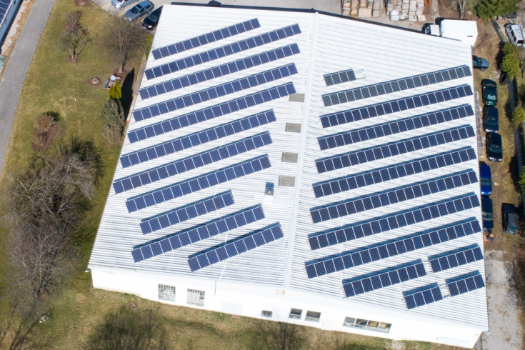 Fotowoltaika na dachach budynków przedsiębiorstwa