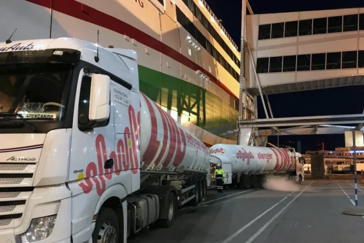 Bunkrowanie statku LNG